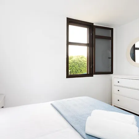 Апартаменты Amazing 2 Bedrooms By The Sea, Адехе