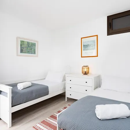 Apartment Amazing 2 Bedrooms By The Sea,