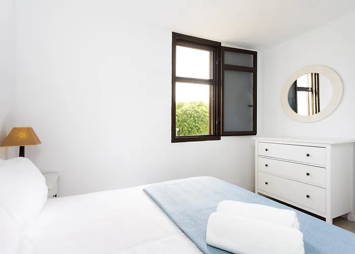 Апартаменты Amazing 2 Bedrooms By The Sea, Адехе