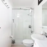 Apartament Amazing 2 Bedrooms By The Sea, *
