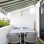 Amazing 2 Bedrooms By The Sea, Apartament *