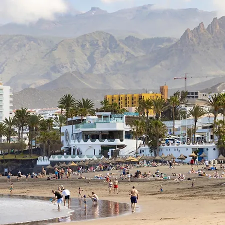 Amazing 2 Bedrooms By The Sea, דירה אדחה